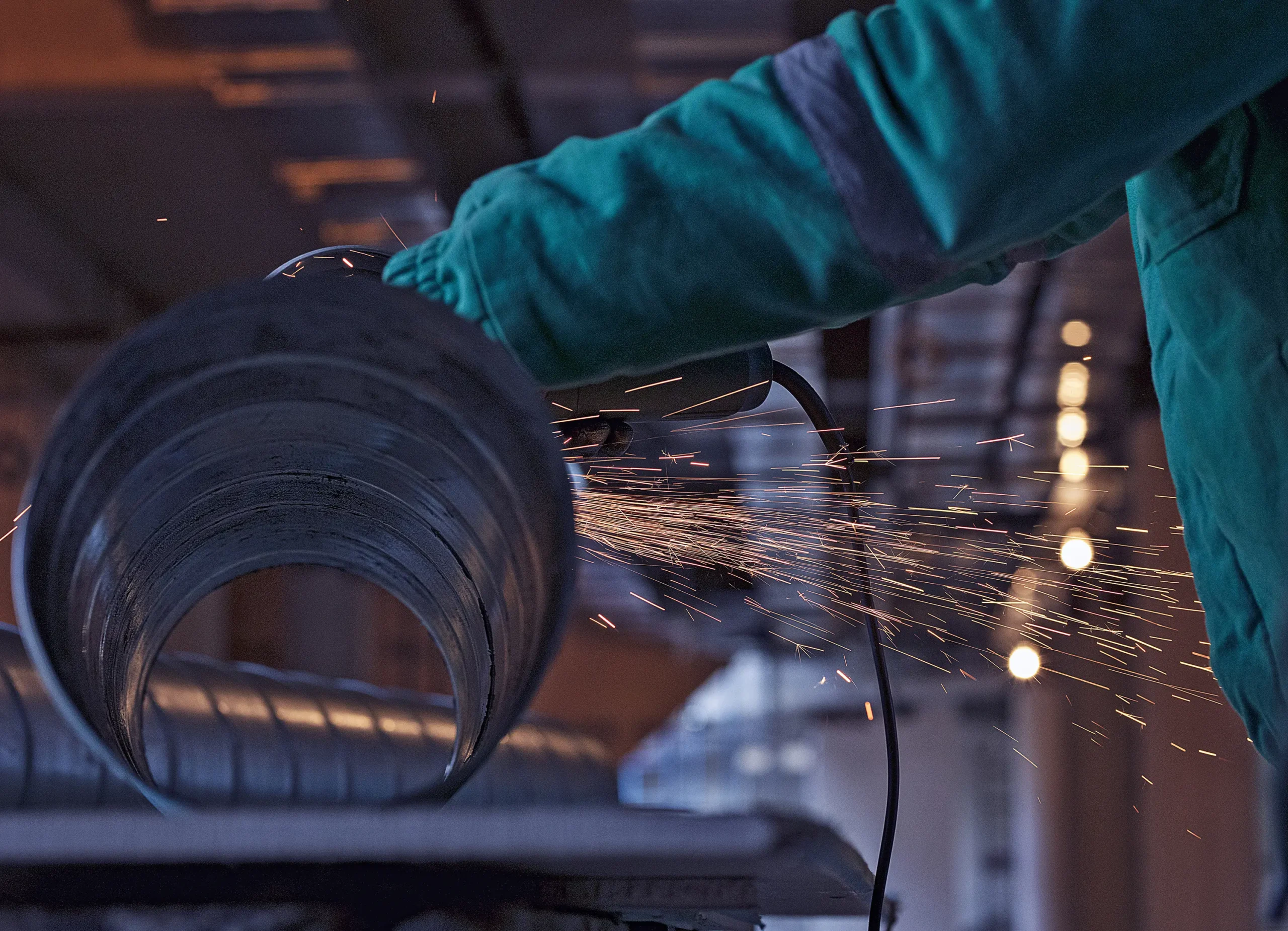 arc-welding-steel-construction-site
